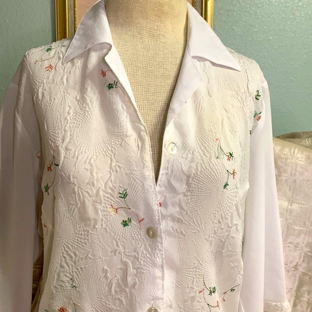 Beautiful Catherine Collection Spring Blouse - image 3